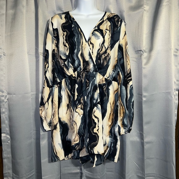 Marble Surplice Neck Belted Romper (XL-12) - Picture 7 of 11